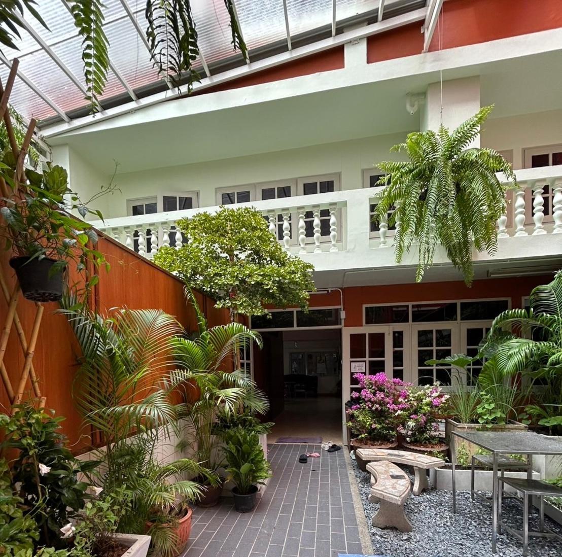 Vonden Garden By Merry V Bangkok Eksteriør billede
